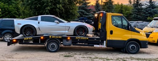 Srebrna Corvette C6 na lawecie skupu aut Eko-Stal w Ciechanowie