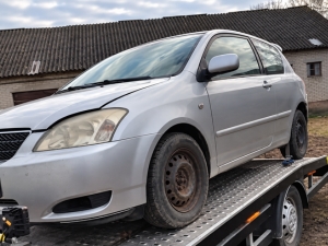 Skup aut w Pułtusku odkupił Toyotę Corollę E12 z 2003 roku